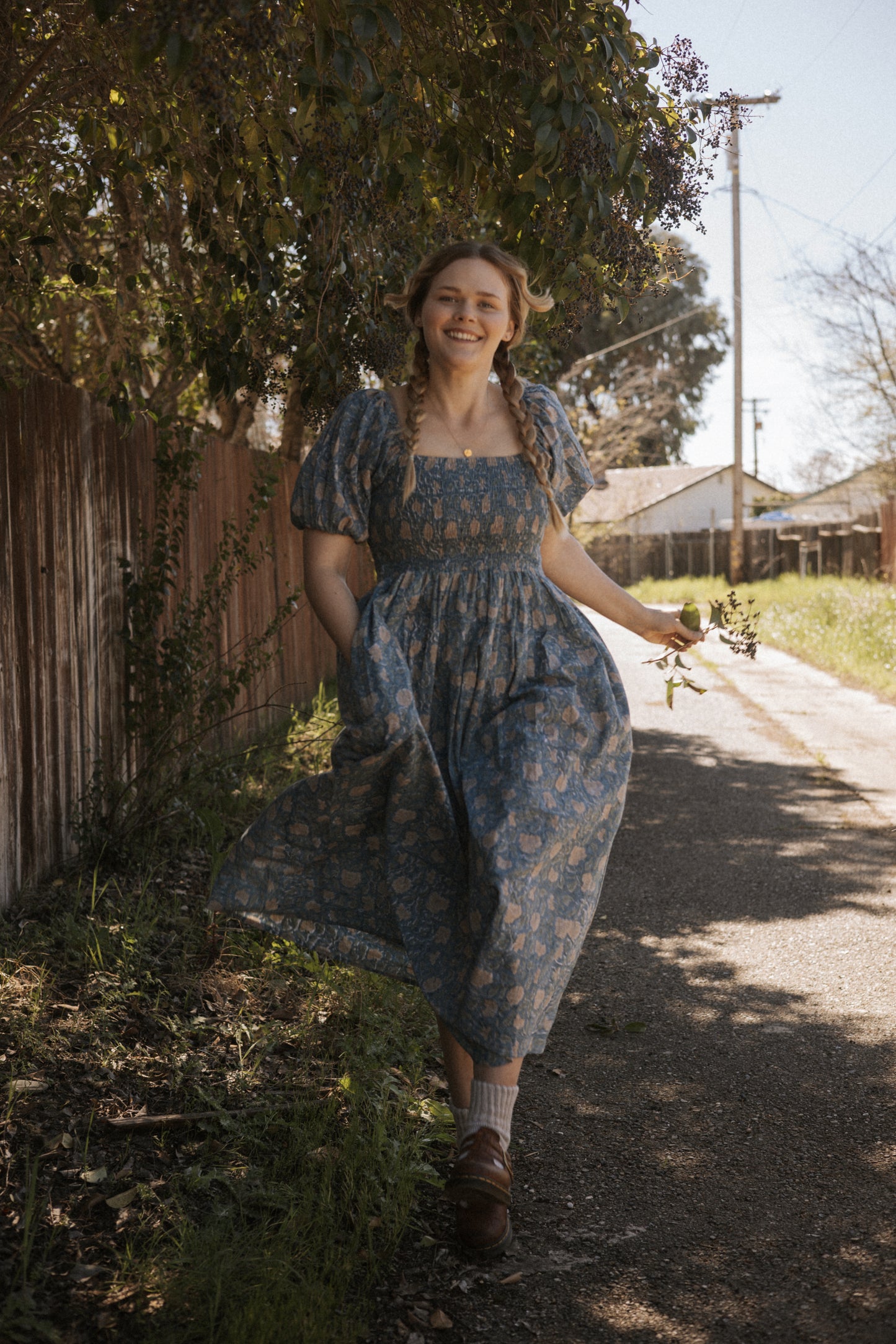 The Forgiving Dress-Blue/Gold Floral