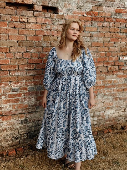 (PRE-ORDER) The Forgiving Dress-Blue/White Floral