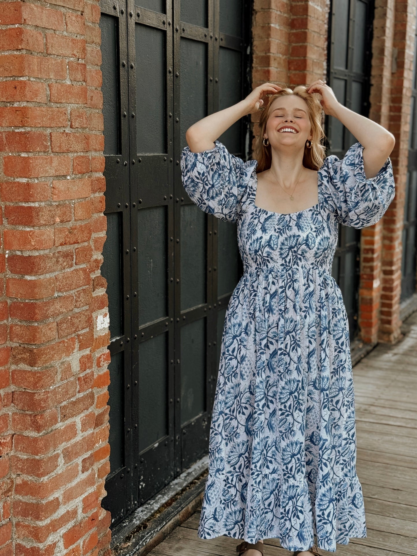 (PRE-ORDER) The Forgiving Dress-Blue/White Floral