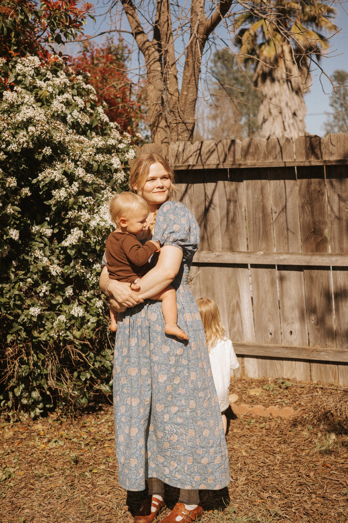 The Forgiving Dress-Blue/Gold Floral