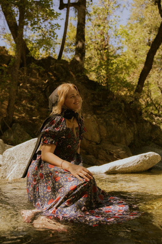 [NEW] The Forgiving Dress-Blue & Red Floral