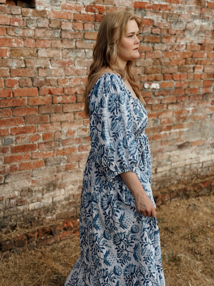 The Forgiving Dress-Blue/White Floral