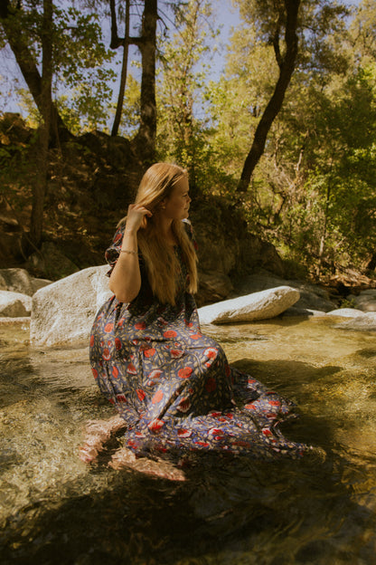 [NEW] The Forgiving Dress-Blue & Red Floral