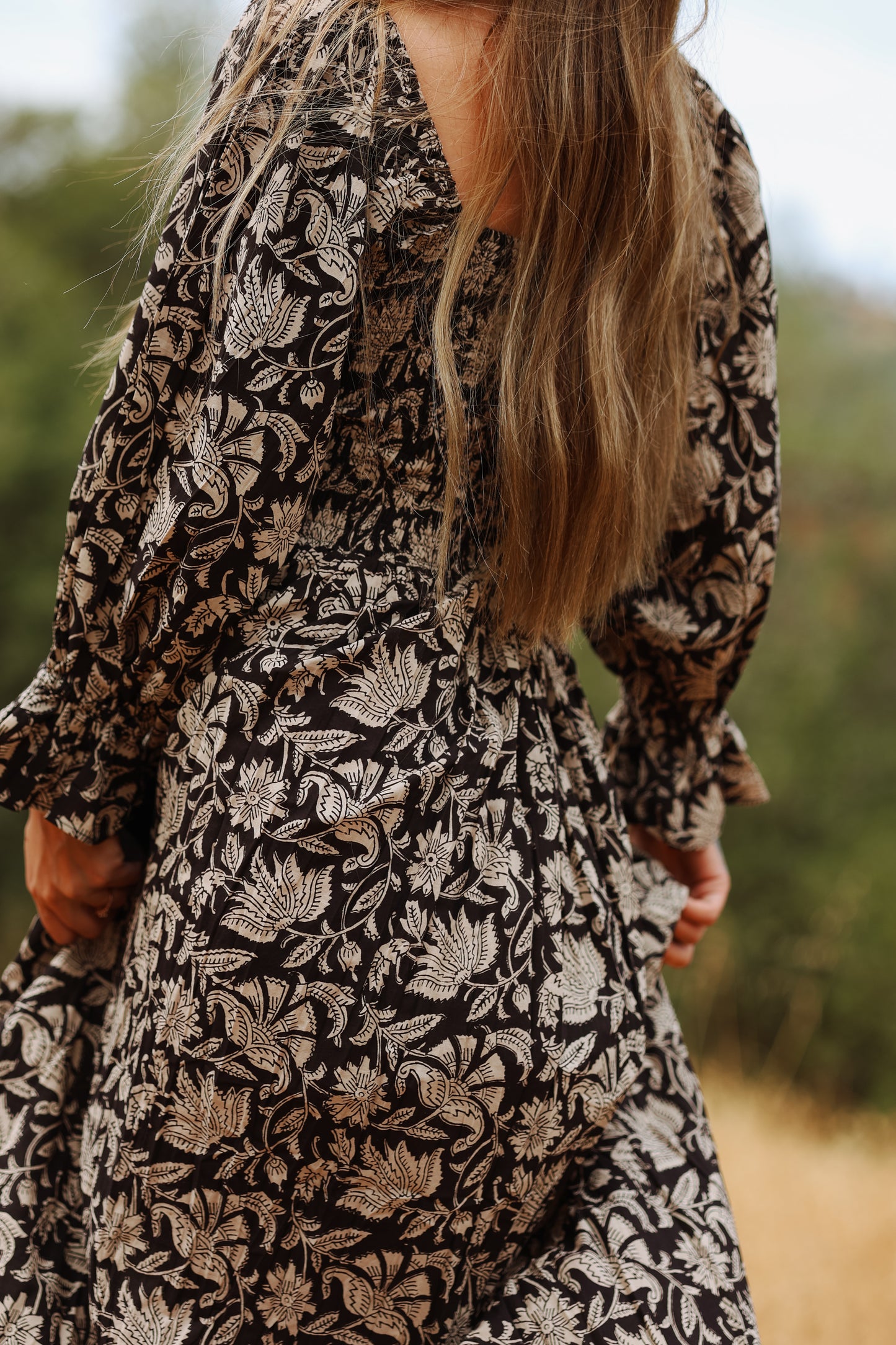 The Forgiving Dress-Black/White Floral