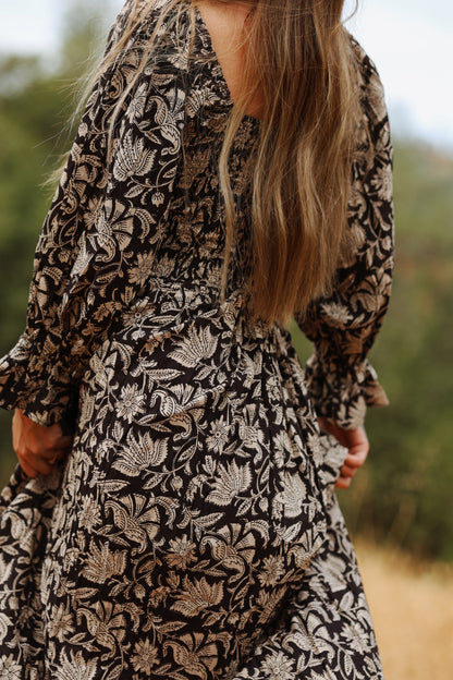 The Forgiving Dress-Black/White Floral