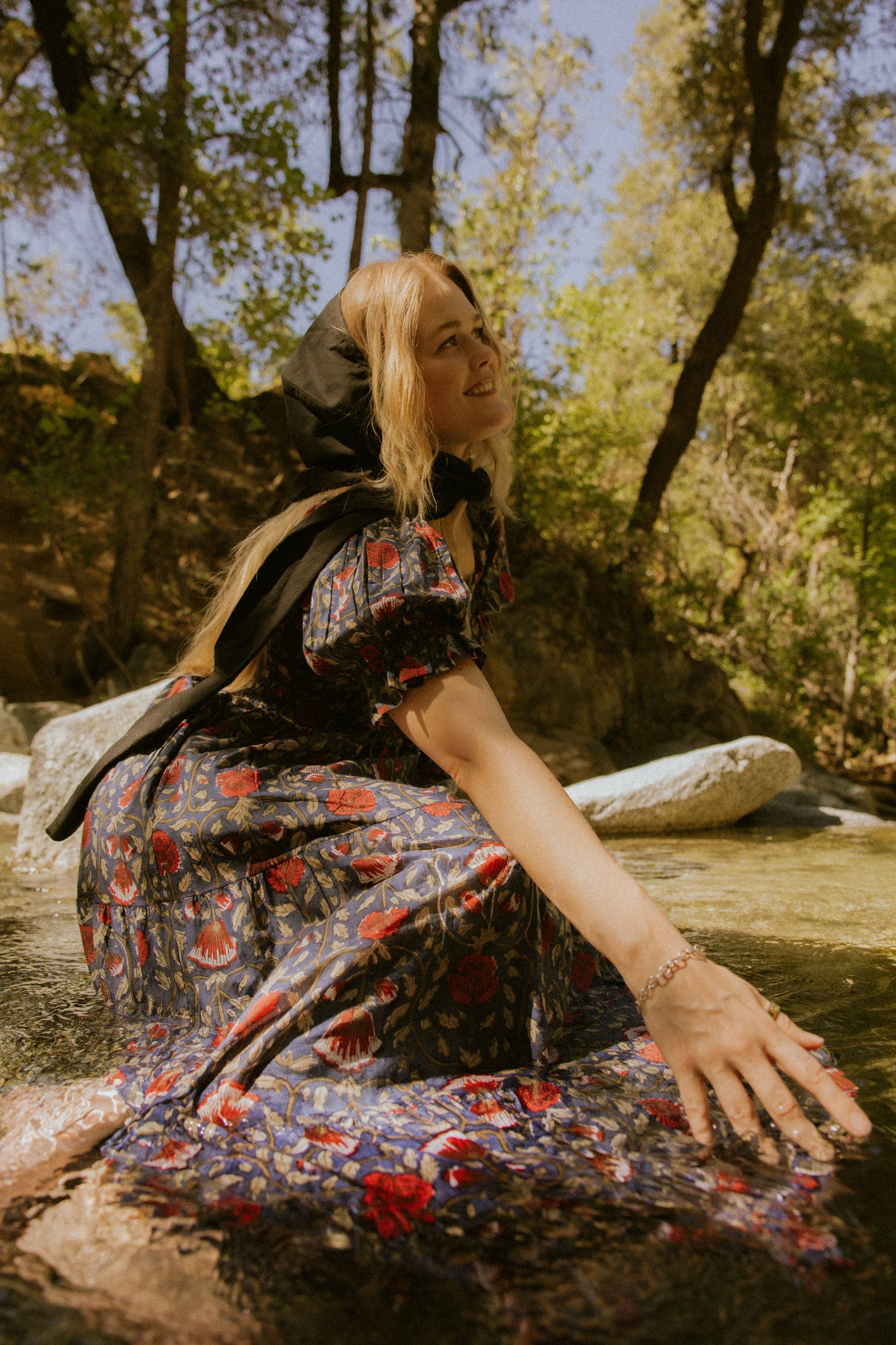 [NEW] The Forgiving Dress-Blue & Red Floral
