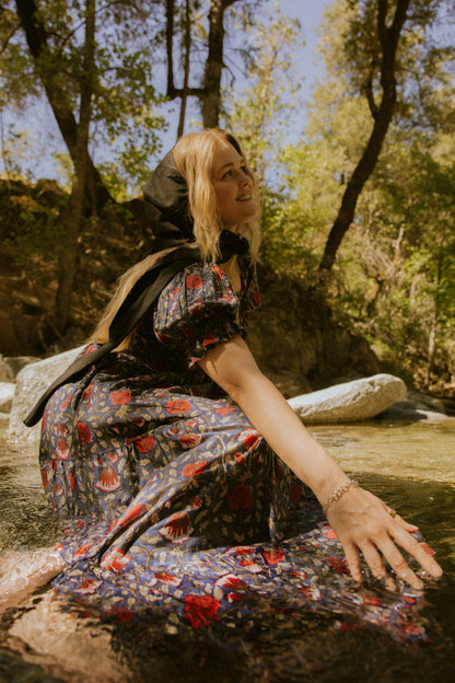 [NEW] The Forgiving Dress-Blue & Red Floral