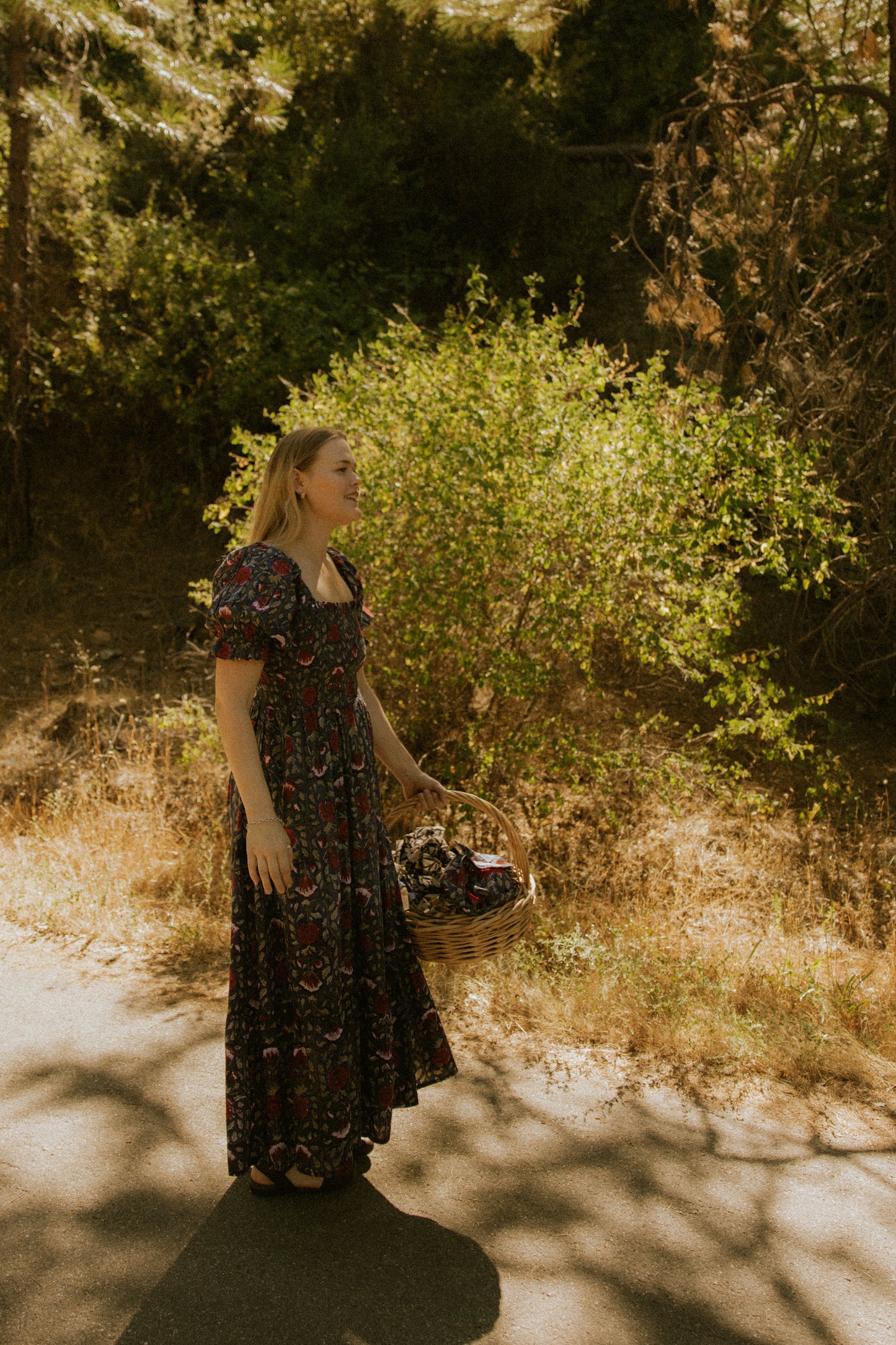 [NEW] The Forgiving Dress-Blue & Red Floral